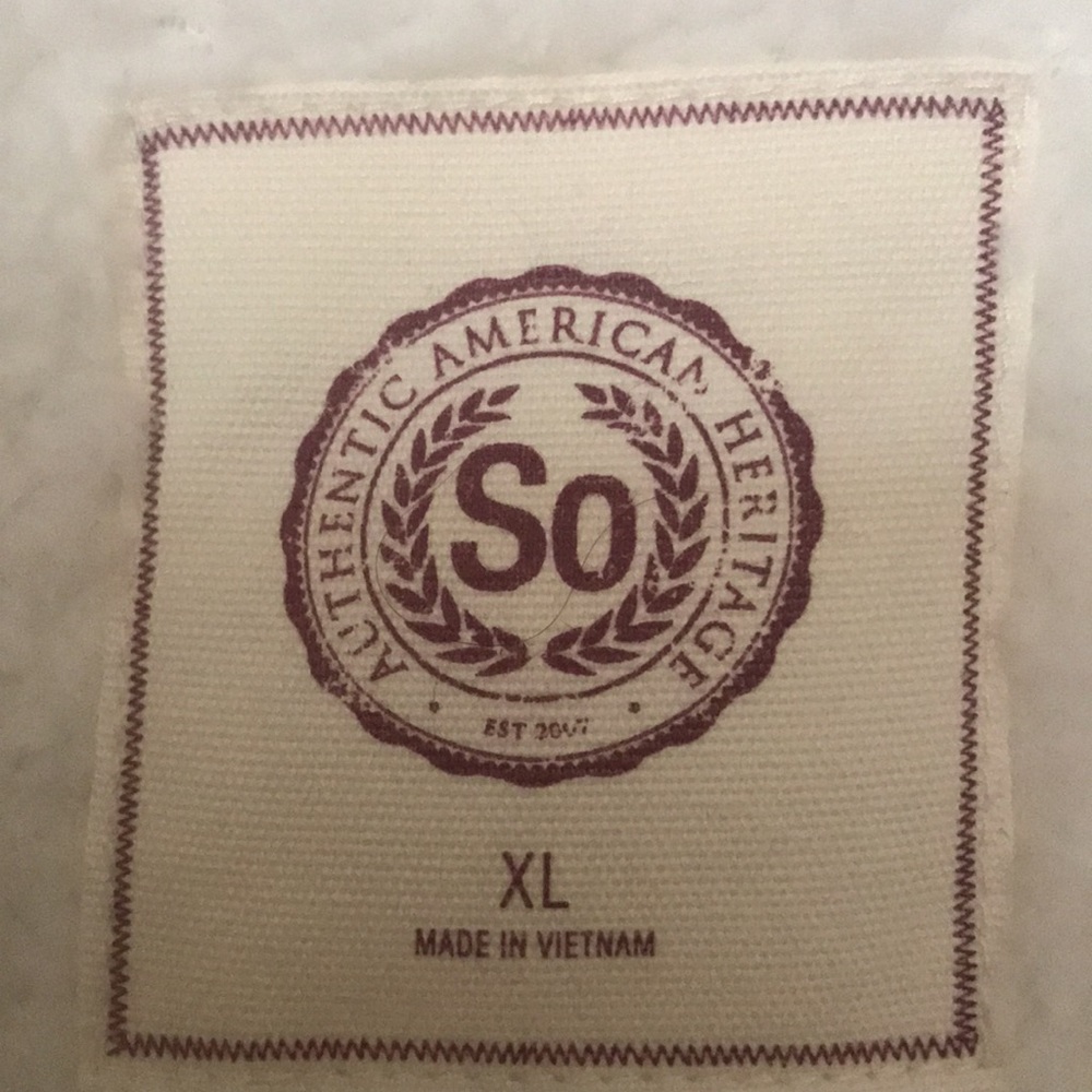SO fuzzy lined white vest xl - Picture 2 of 3
